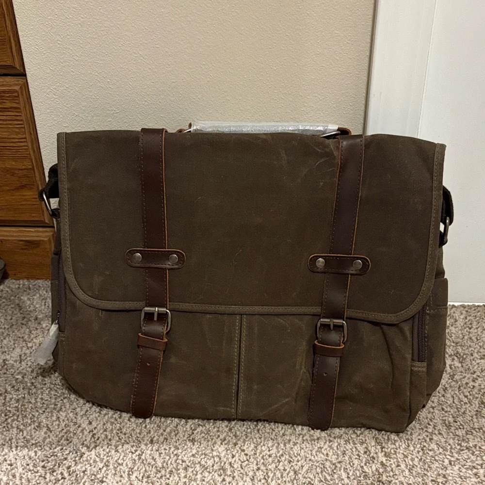 SOLD NWT~Men’s Vintage Leather Messenger Bag 💼 - Picture 2 of 9